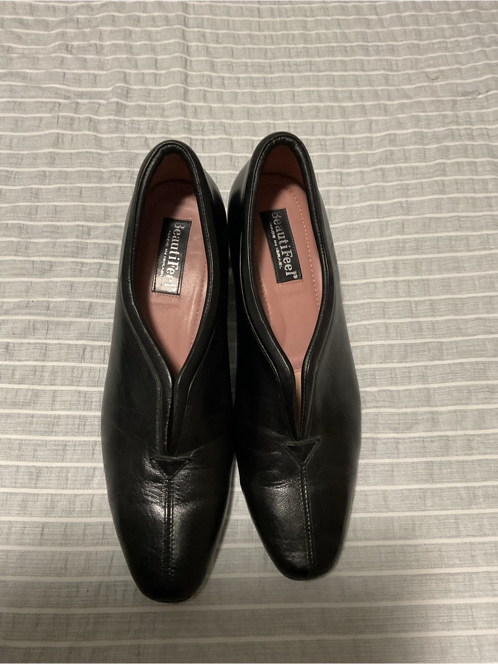 BeautiFeel Pointed Toe Kitten Heel Pumps in Black